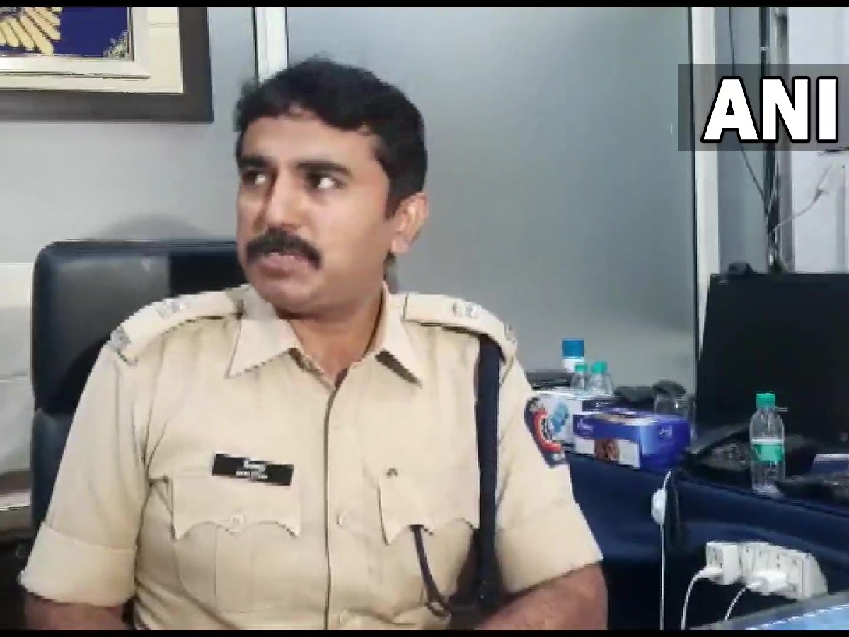 मुंबई जोन-2 के डीएसपी निलोत्पल ने बताया कि पुलिस ने रिलायंस अस्पताल और अंबानी परिवार के घर 'एंटीलिया' की सुरक्षा बढ़ा दी है. (ANI Photo)