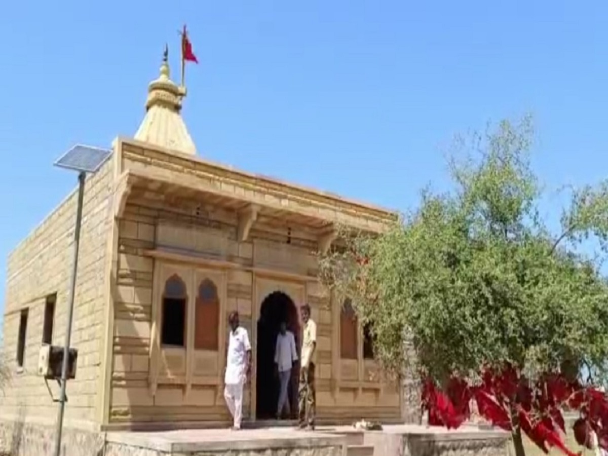 भारत-पाकिस्तान बॉर्डर पर स्थित माता नागणेचियां का मंदिर.  (फोटो-न्यूज़18) 