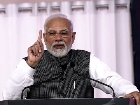 पीएम मोदी ने वड़ोदरा में रखी टाटा-एयरबस प्लांट की नींव, कहा- मेक इन इंडिया, मेक फॉर द ग्लोब के मंत्र पर बढ़ रहा भारत - pm modi roadshow in vadodara to lay