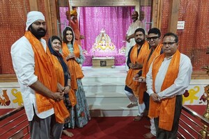 Adipurush Photos: प्रभास और कृति सेनन पहुंचे अयोध्या, लिया भगवान राम का आशीर्वाद, देखिए PICS