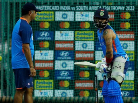 T20 World Cup 2022: विराट कोहली ने ऑस्ट्रेलिया के खिलाफ वार्म-अप मैच से पहले नेट्स पर जमकर प्रैक्टिस की. (BCCI/Twitter) 