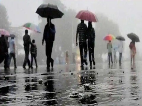 आईएमडी ने उत्तर प्रदेश और उत्तराखंड में अगले 48 घंटे के दौरान तेज बारिश का पूर्वानुमान जारी किया है. (प्रतीकात्मक तस्वीर)