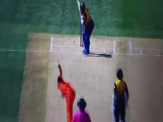 SL VS NED: नीदरलैंड के तेज गेंदबाज वैन मिकेरन ने जबरदस्त यॉर्कर डाली.(SCREENGRAB)