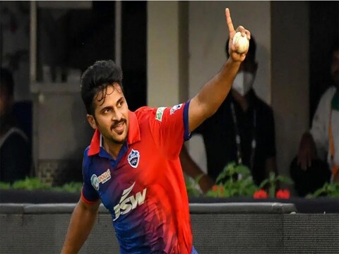 शार्दुल ठाकुर दिल्ली कैपिटल्स से बाहर हो सकते है. (PTI)