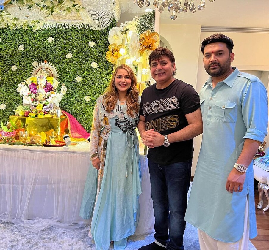 सुदेश लहरी अपनी अमेजिंग कॉमेडी स्किल्स की वजह से जाने जाते हैं. वह जब भी परफॉर्म करते हैं, ऑडियंस के चेहरे पर मुस्कान ला देते हैं. उनके जन्मदिन के मौके पर, हम आपको उनके लाइफ से जुड़े कुछ अनसुने फैक्ट्स बता रहे हैं. (फोटो साभारः Instagram @realsudeshlehri)
