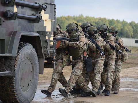 यूक्रेन की सेना (Ukrainian Army) में पिछले 8 सालों में बहुत सारे बदलाव आए हैं. (प्रतीकात्मक तस्वीर: shutterstock)