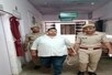 UP:180 किलो का फर्जी इंस्पेक्टर गिरफ्तार,जानें क्यों करता था वर्दी का इस्तेमाल