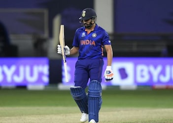  रोहित शर्मा बतौर कप्तान टी20 विश्व कप में क्रिस गेल की सर्वोच्च निजी पारी खेलने का रिकॉर्ड भी ध्वस्त कर सकते हैं. गेल ने भारत के खिलाफ साल 2010 में बतौर कप्तान 98 रन की पारी खेली थी. टी20 विश्व कप के पिछले सात एडिशन के इतिहास में अभी तक यह रिकॉर्ड अटूट है. (AFP)