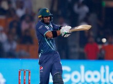 PAK vs ENG T20I: इस पाकिस्तानी बल्लेबाज का लगाया छक्का तेजी से हो रहा वायरल