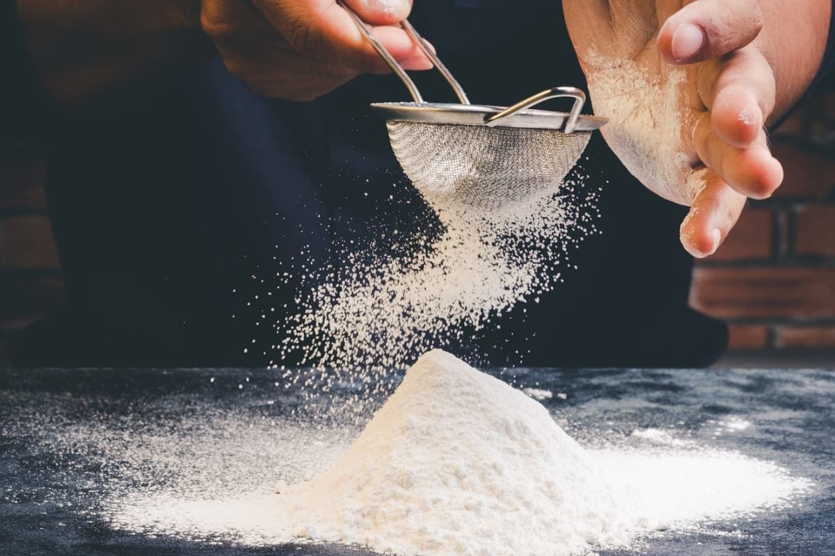 आटे में पड़े कीड़ों को निकालने के लिए अपनाएं ये आसान उपाय - easy and effective tips to remove bugs from wheat flour in hindi – News18 हिंदी