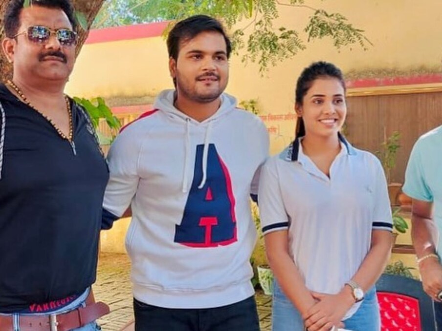  निरहुआ की फिल्म 'मंडप' (Bhojpuri Film Mandap) के जरिए एक्ट्रेस पहले बार एक्टर और आम्रपाली दुबे के साथ स्क्रीन शेयर करते हुए दिखाई देने वाली हैं. फैंस इसके लिए काफी एक्साइटेड हैं. (Photos- Zoya khan instagram)