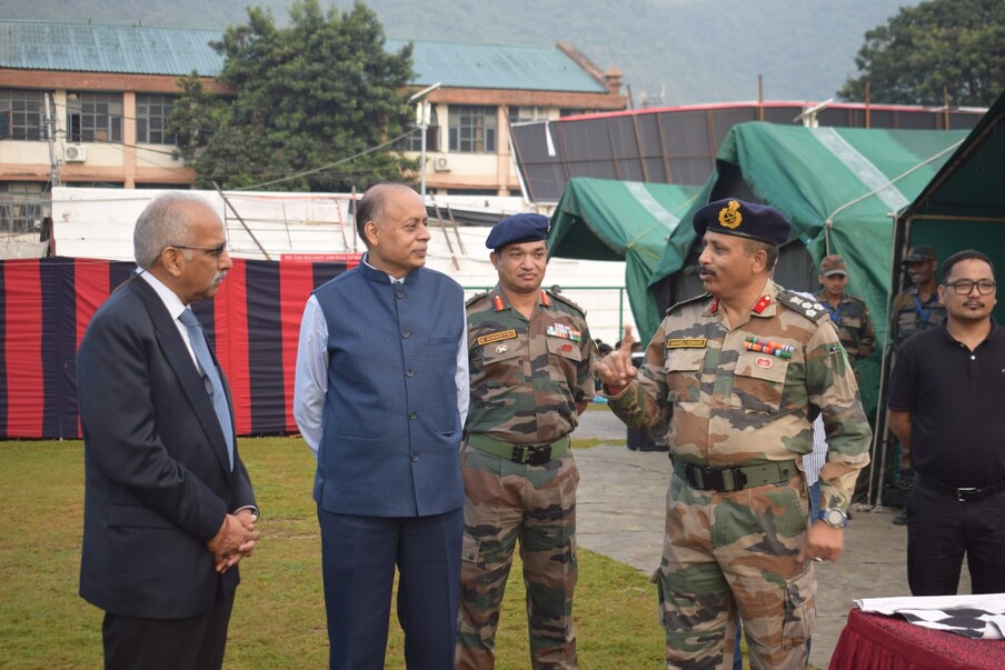 मीडिया कर्मियों को संबोधित करते हुए डा. अजय कुमार ने बताया इस वर्ष देश भर में 40 हजार अग्निवीरों की भर्ती की जाएगी. इसके लिए देश भर से 36 लाख से ज्यादा आवेदन रक्षा मंत्रालय को ऑनलाइन प्राप्त हुए हैं. पहले चरण में 25 हजार जबकि दूसरे चरण में 15 हजार अग्नि वीरों को भर्ती करने किया जाएगा. 