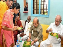 कर्नाटक: मुख्यमंत्री ने किया दलित के घर नाश्ता, कांग्रेस ने सरकार पर लगाए आरोप