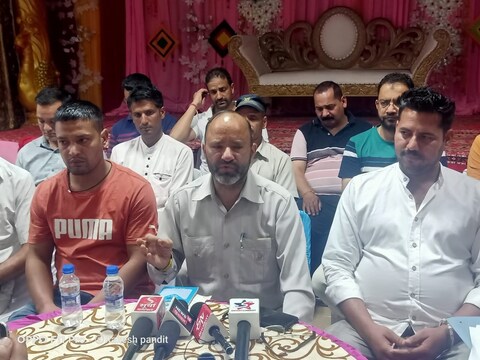 विधायक अनिल शर्मा के फिर से भाजपा में ही बने रहने से राजनीतिक उठा पटक शुरू.