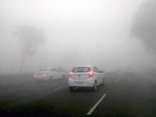 Explainer : एनसीआर में सुबह छाने लगा कोहरा, कैसे हवा की नमी बनाने लगती है चादर