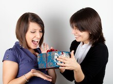 Tax on Gifts : आज मिलेंगे ढेर सारे गिफ्ट, क्या पता है इन पर देना होगा टैक्‍स