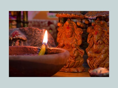 दीपक बुझाने को हिंदू धर्म में अशुभ माना जाता है.