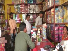 पटाखा दुकानों पर जीएसटी के ताबड़तोड़ छापे, टीम ने पकड़ी लाखों की टैक्स चोरी