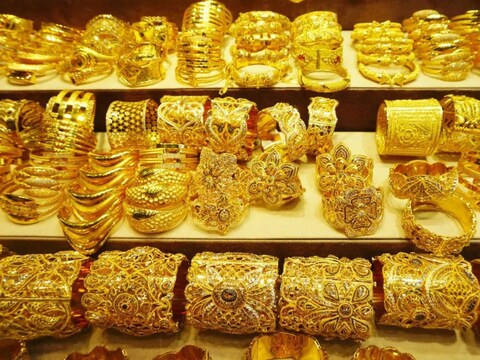 10 ग्राम सोने की कीमत 51,000 रुपये के पार पहुंच गई है.