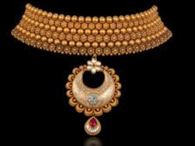 Festive Special : धनतेरस पर पिछले साल से कितना महंगा रहेगा सोना? Festive Special : धनतेरस पर पिछले साल से कितना महंगा रहेगा सोना?