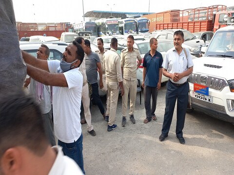 नये चेकपोस्ट पर तैनात टीम यूपी से आने वाली गाड़ियों की सख्ती से जांच करेगी. 