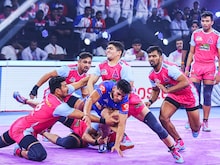 गुजरात जायंट्स को हरा जयपुर पिंक पैंथर्स ने लगाई जीत की हैट्रिक, पहुंची टॉप पर