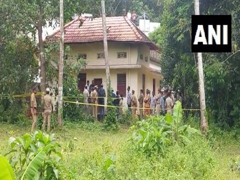 केरल के पत्तनमतिट्टा जिले में दो महिलाओं की बलि देने के मामले में पुलिस इस मामले की तह तक जाने में जुटी है. ANI