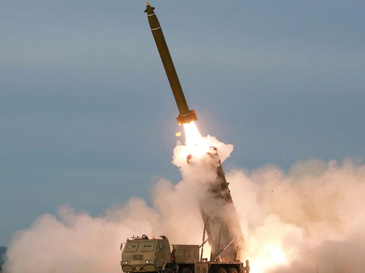 उत्तर कोरिया ने फिर दागी मिसाइल. (फोटो रॉयटर्स)