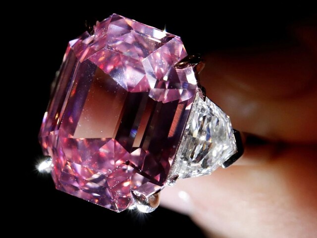 हॉन्गकॉन्ग में 480 करोड़ रुपये में बिका दुर्लभ गुलाबी हीरा