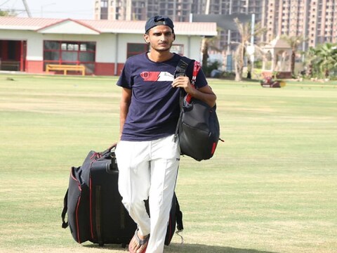India vs  vs SA 2nd ODI: 
बंगाल की तरफ से घरेलू क्रिकेट खेलने वाले शाहबाज अहमद ने रांची में अपना इंटरनेशनल डेब्यू किया. (Shahbaz Ahmed Instagram)