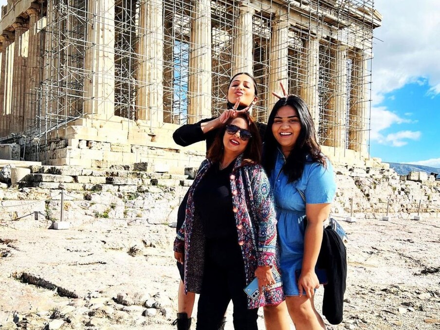  जानकारी के लिए बता दें कि 1980 में सेट वाली इस फिल्म को एक डार्क साइकोलॉजिकल थ्रिलर के रूप में बिल किया गया है. कहानी एक युवा विधवा के इर्द-गिर्द घूमती है, जो उस द्वीप पर वापस जाती है जहां उसके पति की मृत्यु हो गई थी.