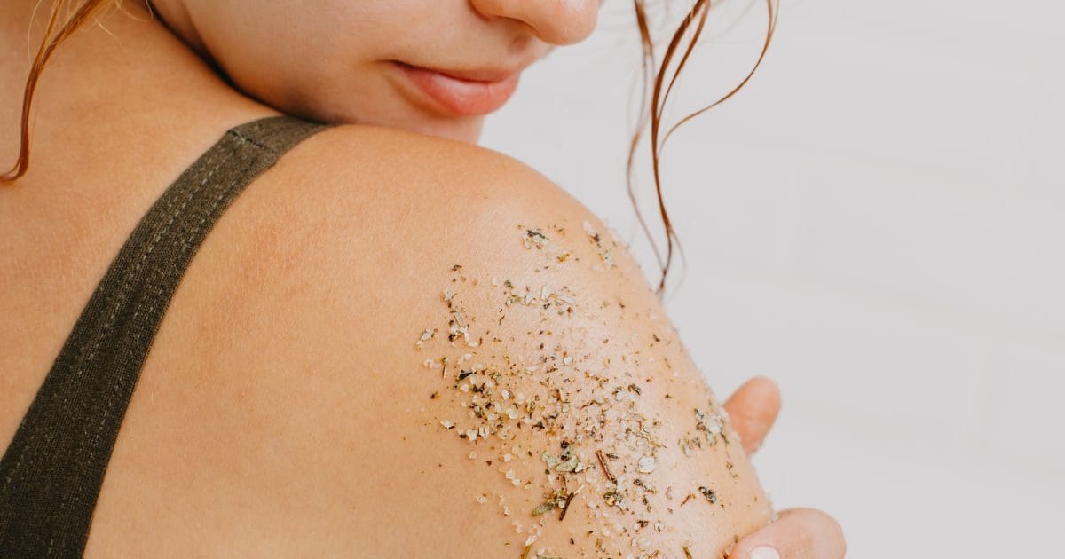 इन आसान तरीकों से करें स्किन पॉलिशिंग, चुटकियों में ग्लोइंग और चमकदार