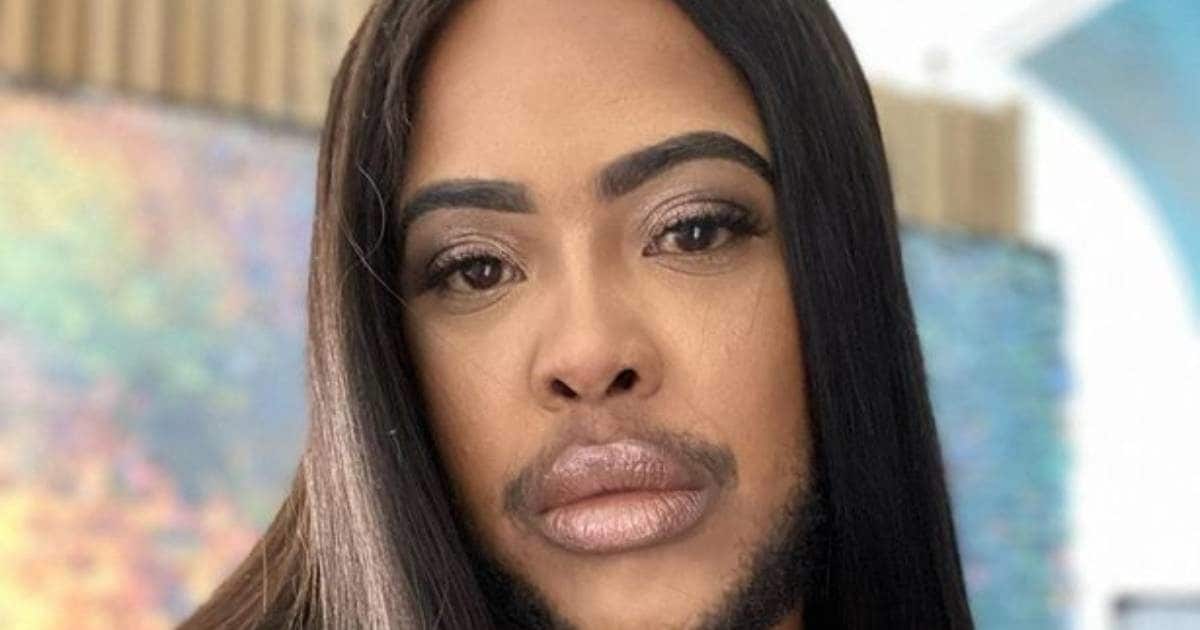 मर्दों की तरह चेहरे पर दाढ़ी मूंछ उगाकर मज़े से घूमती है महिला, मज़ाक