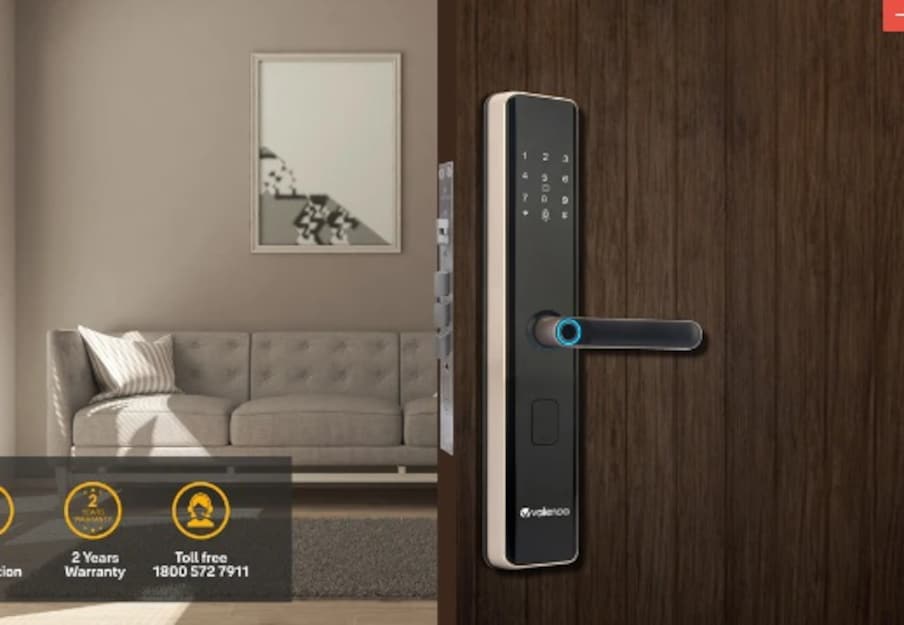  Valencia- Hola Smart Door Lock with Fingerprint: अमेज़न फेस्टिवल सेल में ग्राहक इस स्मार्ट डोर लॉक को 13,500 रुपये के डिस्काउंट पर उपलब्ध कराया जा रहा है. छूट के बाद ग्राहक इसे 8,499 रुपये में खरीद सकते हैं. वेलेंसिया स्मार्ट डोर लॉक के फिंगरप्रिंट एक्सेस का मतलब है कि आपको कभी भी अपने पासवर्ड भूलने या चाबी खोने की चिंता नहीं करनी होगी. इसकी टच कीपैड टेक्नोलॉजी कई पिन कोड के साथ अनलॉक करने को सपोर्ट करती हैं.