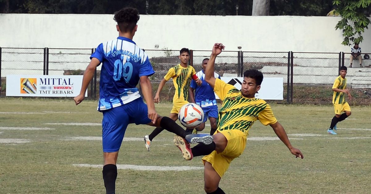 देहरादून में हो रहा हिमालयन कप फुटबॉल टूर्नामेंट, विजेता टीम को मिलेगा