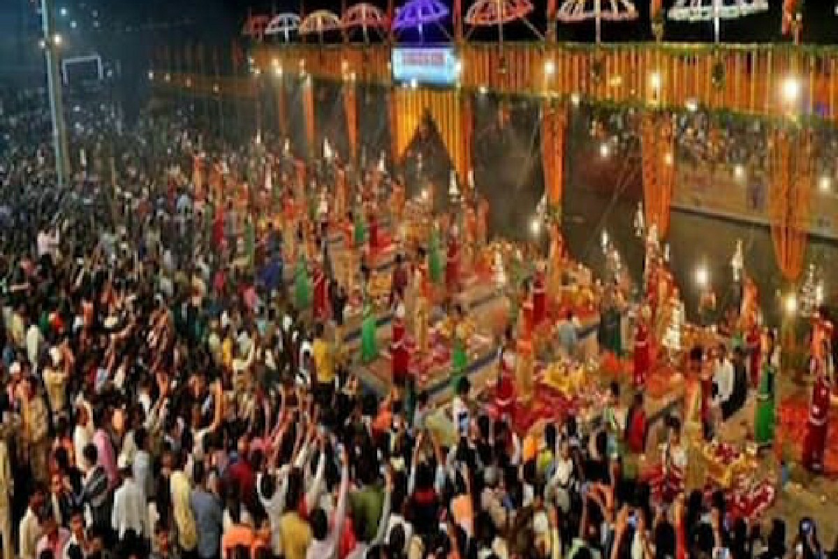 पूर्णिया सिटी काली मंदिर स्थित सौरा नदी पर पिछले साल मनाई गई देव दीपावली.