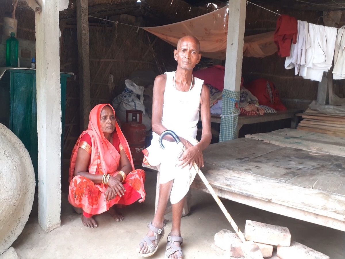 बिहार के मुजफ्फरपुर में जीते जी एक शख्स ने अपना श्राद्ध कर लिया.