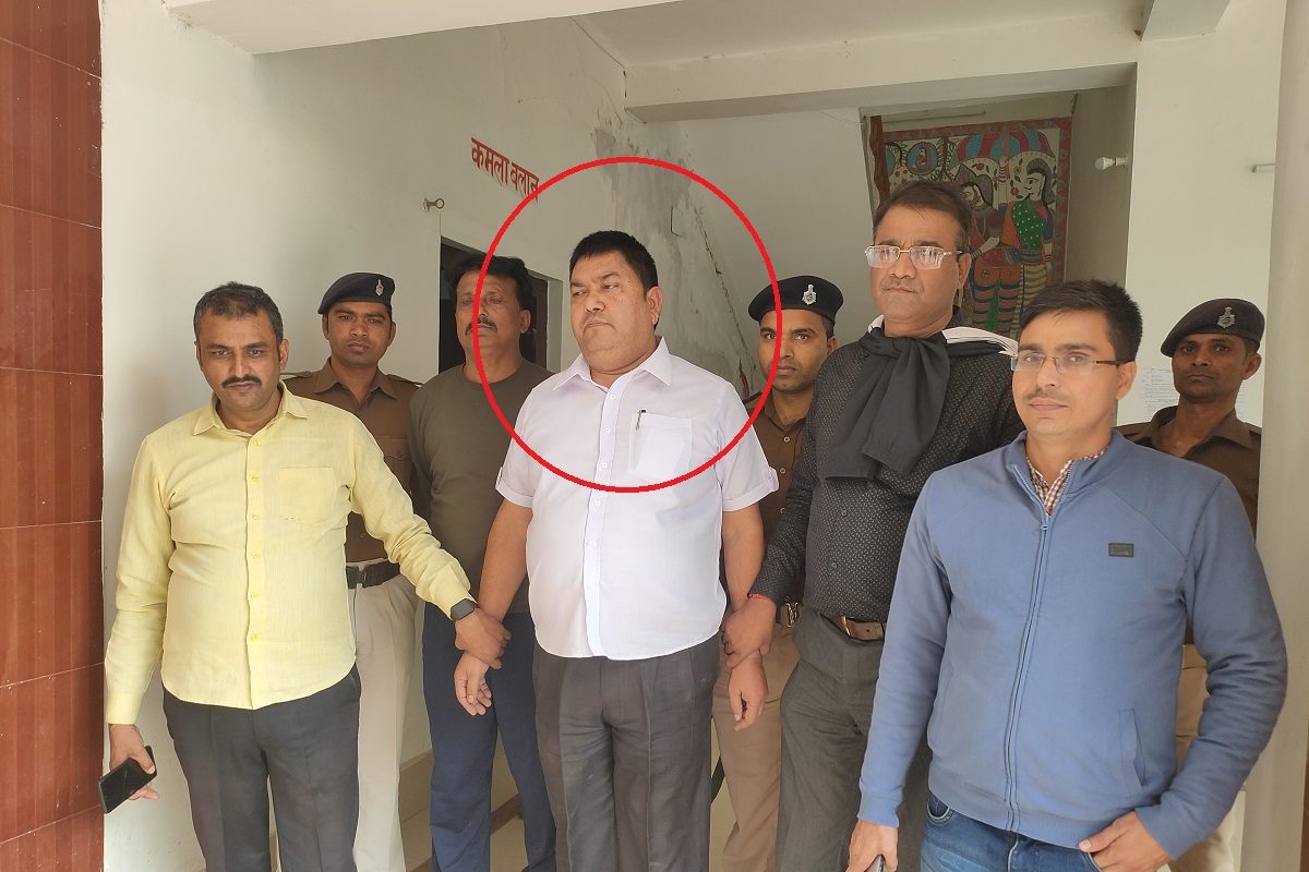 2 लाख रुपए लेते रिश्वतखोर ड्रग इंस्पेक्टर गिरफ्तार, निगरानी की टीम ने दबोचा