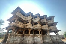 Dungarpur : क्या सच में एक रात में बना था 108 खंभों पर टिका देवसोमनाथ मंदिर? जानिए नाम के पीछे की कहानी