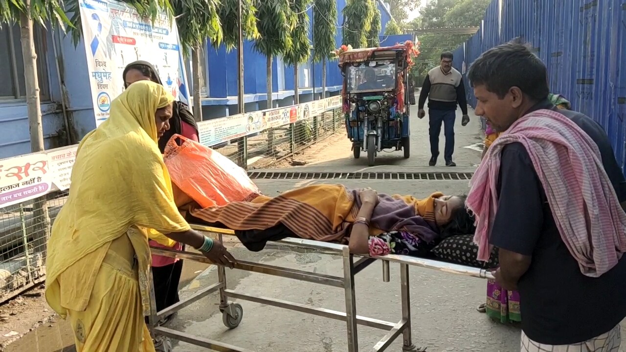 Begusarai: सदर अस्पताल में इलाज के लिए भटकती रही गर्भवती महिला, वीडियो  वायरल होने के बाद हुआ ये एक्‍शन - viral video begusarai sadar hospital  refer 7 month pregnant woman without ...