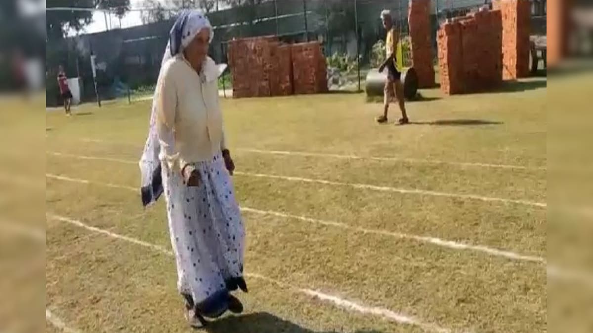 Video Viral: जब 80 साल की बुज़ुर्ग महिला ने 49 सेकेंड में पूरी की 100 मीटर की रेस देखने वाले भी रह गए हैरान!
