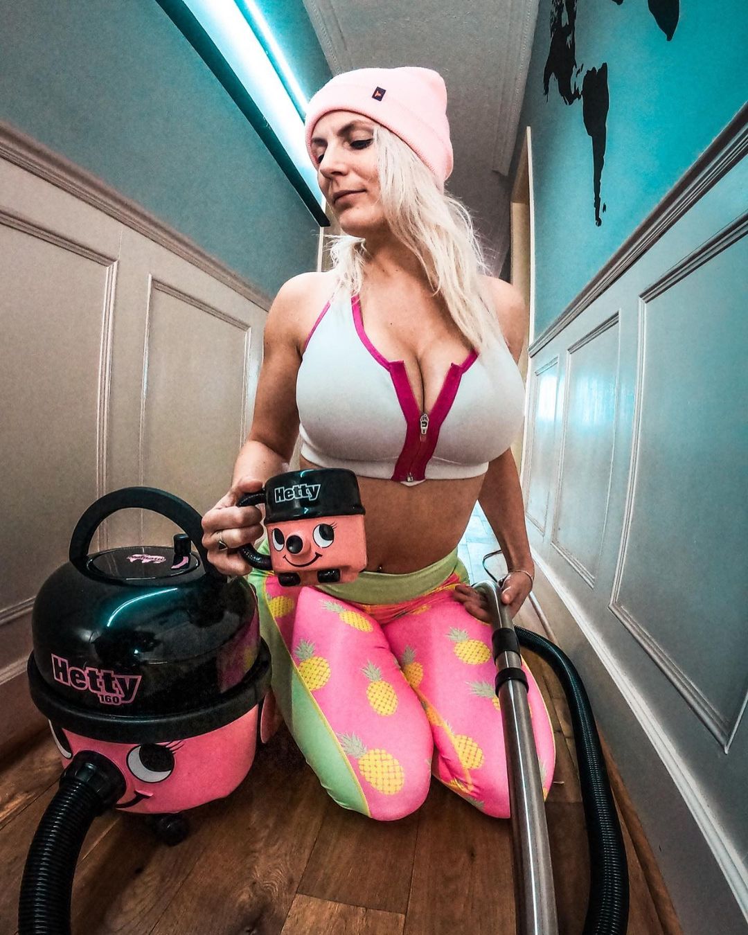  लीन कैर ने कहा, 'एक पुलिस कांस्टेबल, पुलिस सार्जेंट और पुलिस इंस्पेक्टर के रूप में 14 साल की सेवा के बाद मुझे अपने आप पर बहुत गर्व है. मैंने कड़ी मेहनत, दृढ़ संकल्प, बलिदान और जनता की सेवा के लिए प्यार के माध्यम से यह हासिल किया है.'