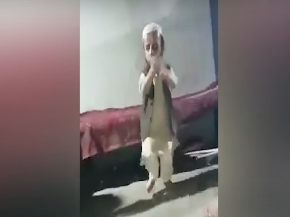 कैराना के अजीम मंसूरी का डांस वीडियो वायरल हो रहा है. (फोटो-वीडियो ग्रैब)