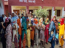 हरियाणा पंचायत चुनावः दादरी में बूथ से नदारद मिली पोलिंग पार्टी, सभी सस्पेंड