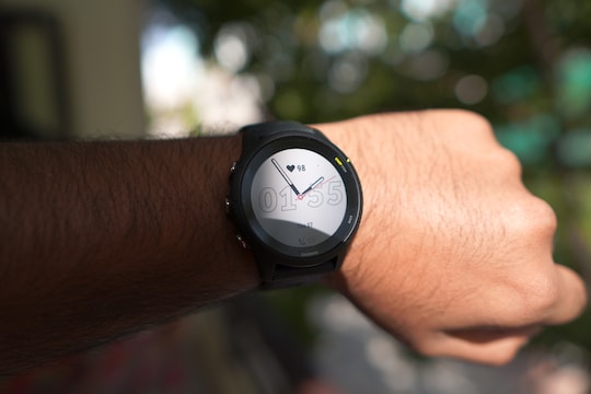 Black Friday Sale! 11 हज़ार रुपये से ज़्यादा की छूट पर घर ला सकते हैं ये  लक्जरी Smartwatch - garmin india black friday sale get huge price off on  smartphone discount of
