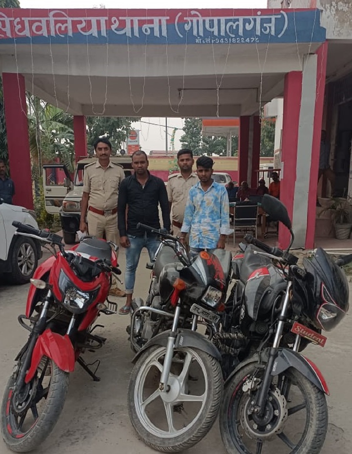 गोपालगंज पुलिस ने कुख्यात अपराधी प्रेमचंद महतो उर्फ टमाटर को गिरफ्तार किया. 