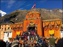 जोशीमठ आपदा: चारधाम यात्रा पर संकट, क्या इस साल होंगे बद्री बाबा के दर्शन?