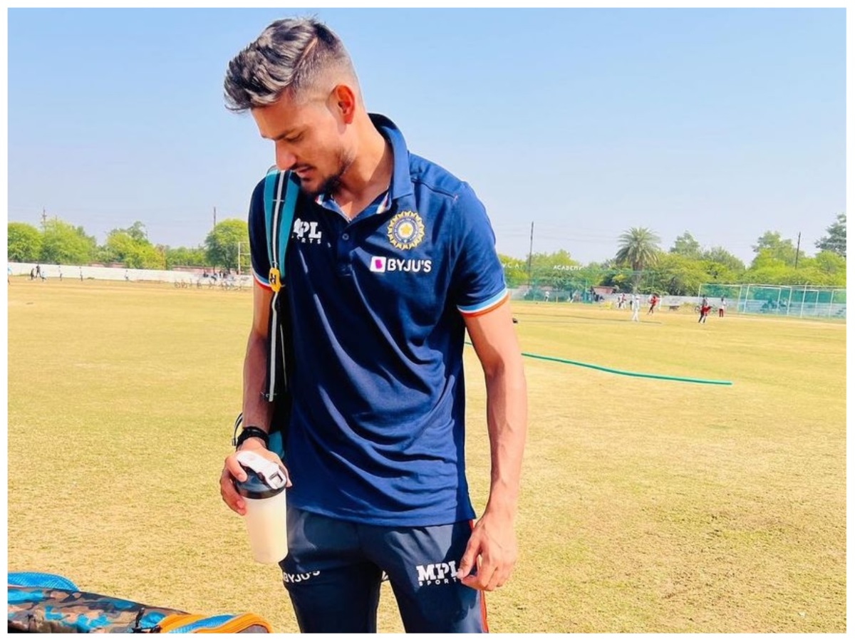  न्यूजीलैंड के खिलाफ वनडे सीरीज के लिए सेन को टीम इंडिया में शामिल किया गया था. लेकिन उस दौरे पर उन्हें प्लेइंग इलेवन में शामिल नहीं किया गया था. कीवी टीम के खिलाफ टीम दो मुकाबले बारिश के कारण रद्द हो गए थे. हालांकि बांग्लादेश के खिलाफ मौकों का फायदा कुलदीप उठा सकते हैं. उन्होंने पहले ही मैच में एक ही ओवर में दो विकेट झटके. (Pic- Kuldeep Instagram)