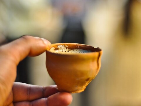 कुल्हड़ की चाय लोग खूब पसंद करते हैं. (फोटो- Canva)