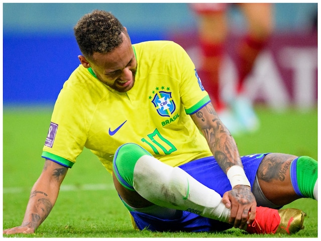 Neymar shared the picture with a swollen ankle and intended Neymar shared the picture with a swollen ankle and intended
